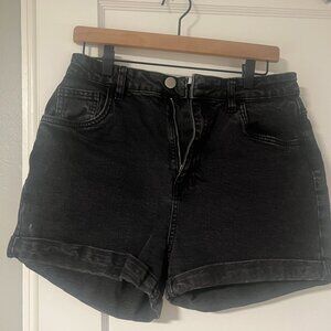 high-waisted black 100% cotton black shorts